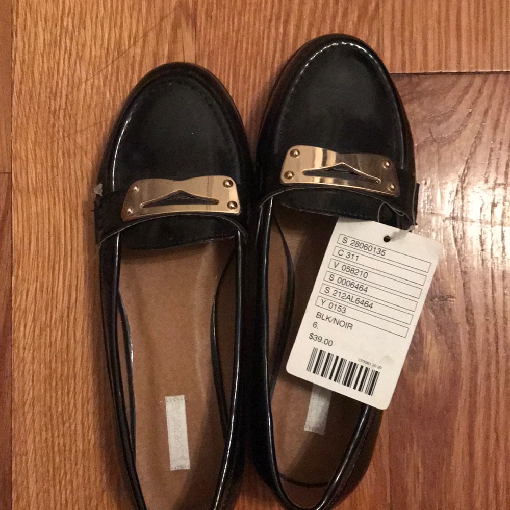 NEW Urban Outfitters SIZE 6 black penny loafers